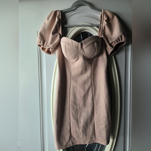 HauteMonde Elegant Puff Sleeve Mini Sweetheart Neckline Dress in Blush- Medium - Picture 2 of 8